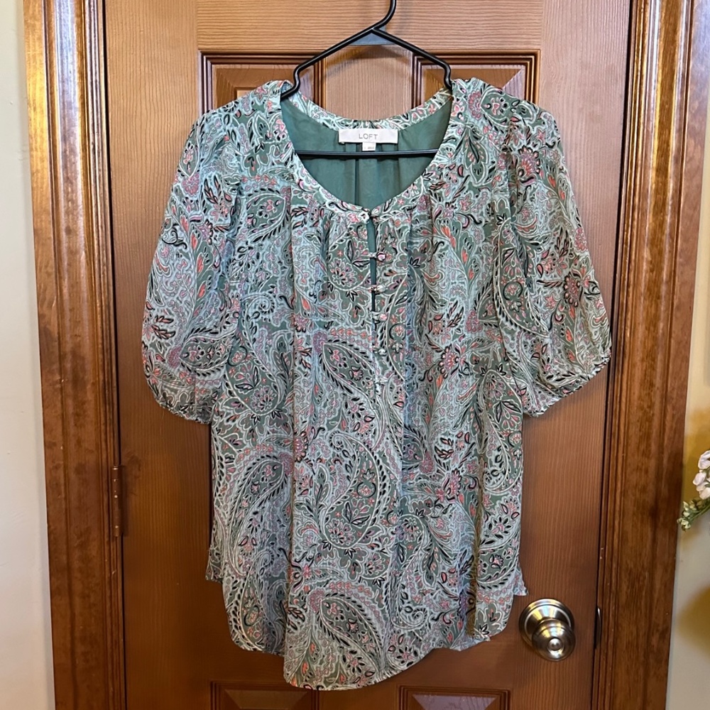 Beautiful Loft blouse, size Large